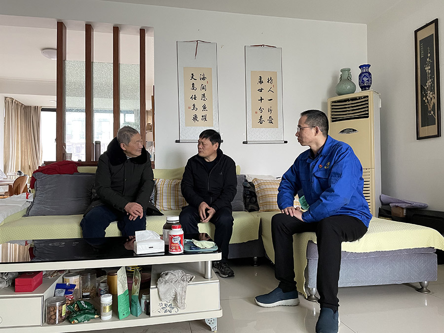 【303】總經(jīng)理劉林義一行春節(jié)慰問(wèn)公司老領(lǐng)導(dǎo).jpg 【303】總經(jīng)理劉林義一行春節(jié)慰問(wèn)公司老領(lǐng)導(dǎo).jpg